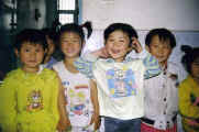 China Leshan kindergarten children.jpg (25207 bytes)